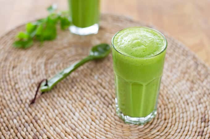 3-Ingredient Green Smoothie with Spinach and Pineapple | Paleo Recipes for Spring