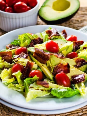 BLT salad with avocado and grape tomatoes