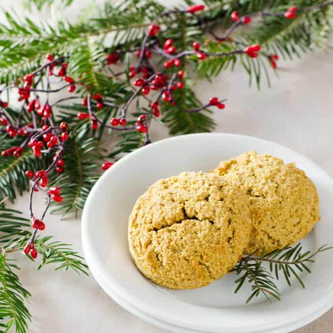 Paleo gingerbread spice scones are perfect for this time of year --- a quick and easy gluten-free paleo breakfast using all of my favorite warm holiday spices. | cookeatpaleo.com