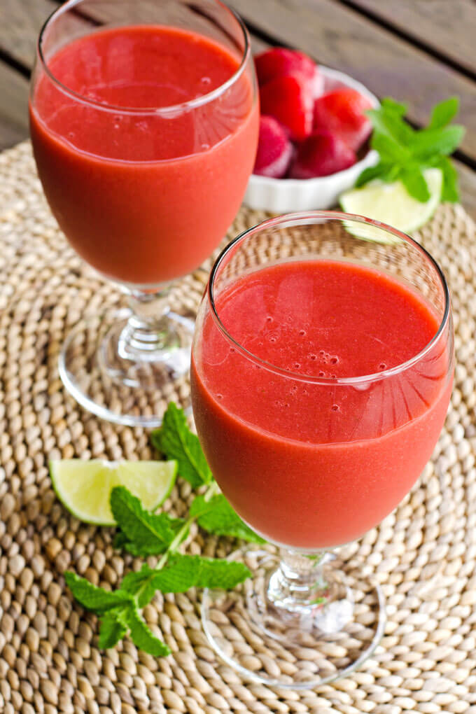 Healthy smoothies are a great way to beat the heat. This paleo strawberry mojito smoothie recipe is a great alternative to your typical frozen drink made with a packaged mix full of high fructose corn syrup and artificial flavorings.