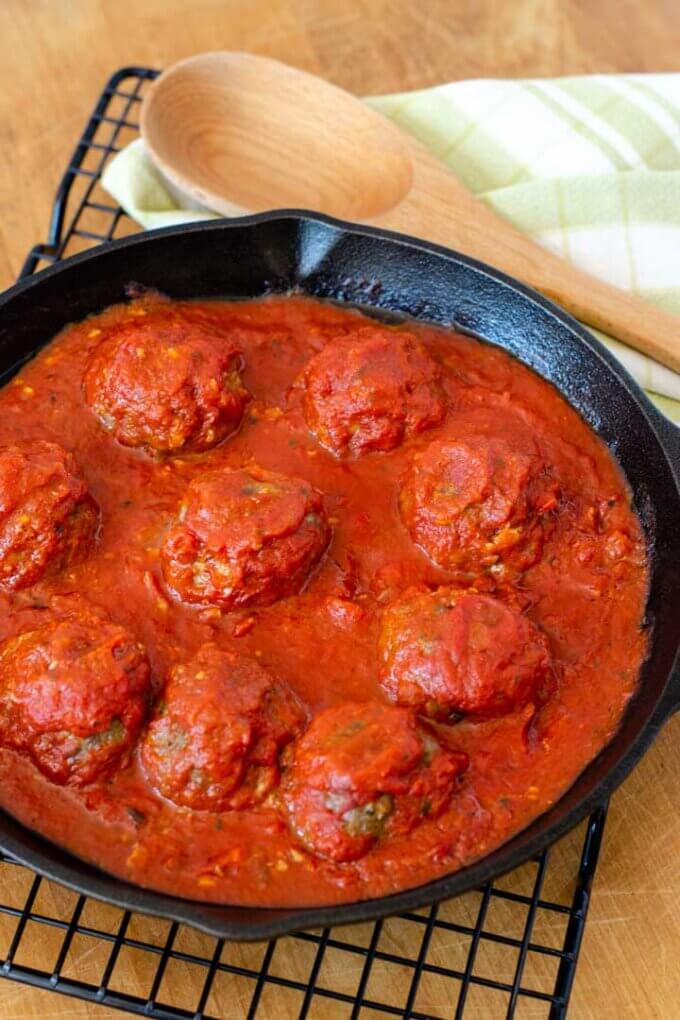 Baked meatballs without bread crumbs in sauce