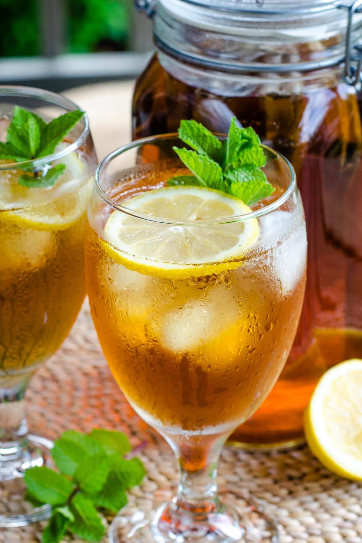 Cold brew iced tea with lemon slices and mint leaves