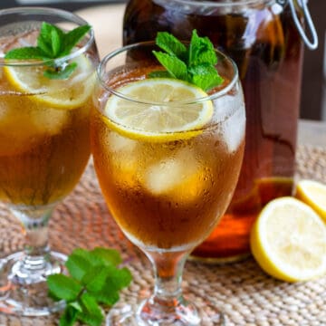 Cold brew iced tea with lemon and mint