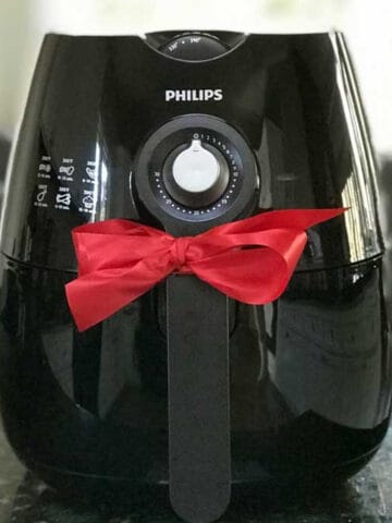 Air fryer with gift bow