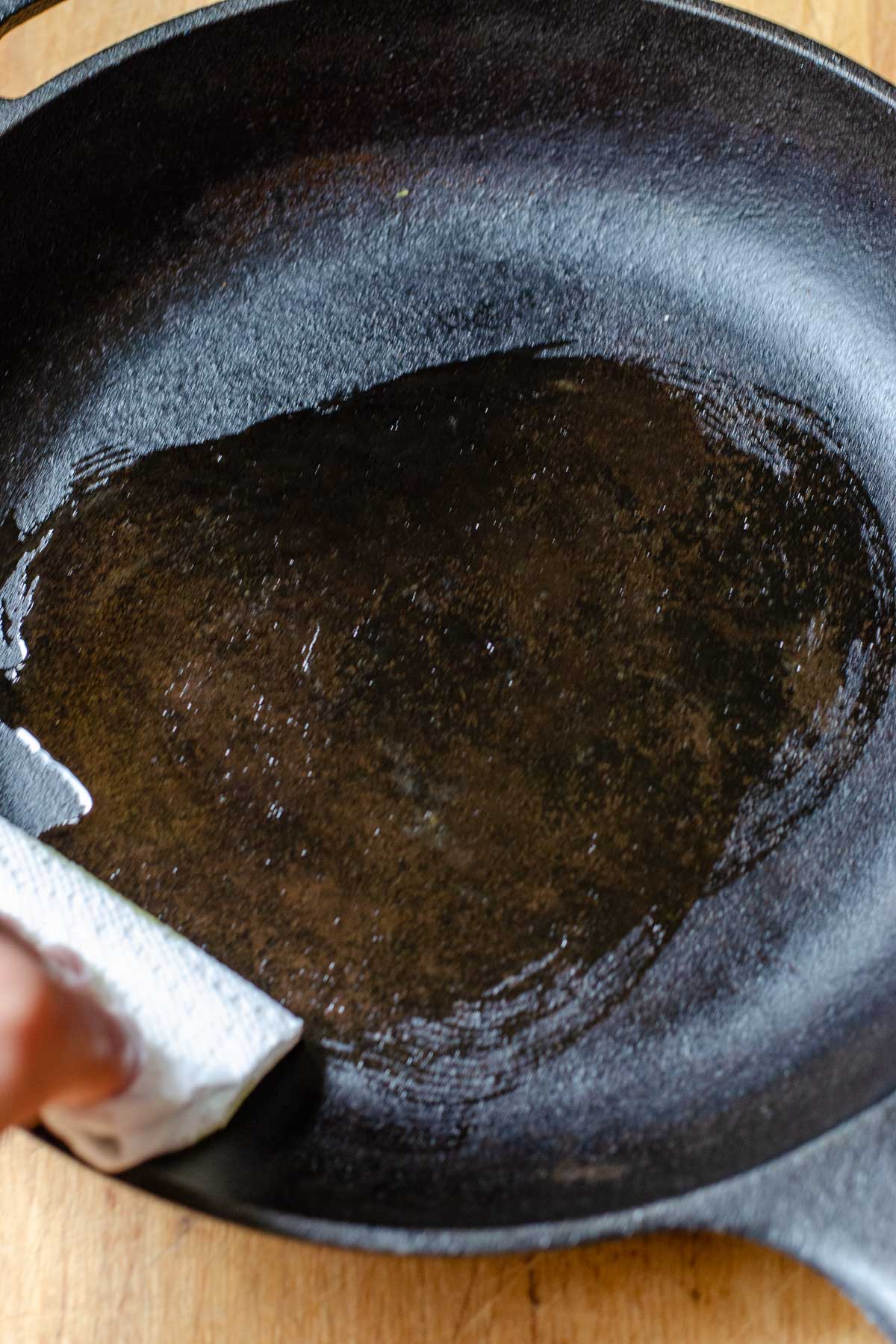 Rubbing oil into cast iron skillet