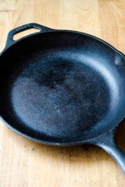 How to Clean Cast Iron After Cooking: A Quick and Easy Guide - Cook Eat
