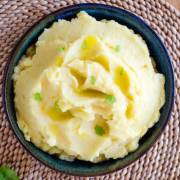 Dairy-free mashed potatoes garnished with olive oil and parsley.